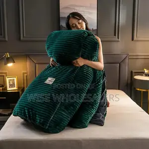 *Single Velvet Woollen Duvets*
Size: 6×6