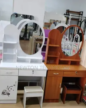 Dressing Table / Fixed Round Mirror