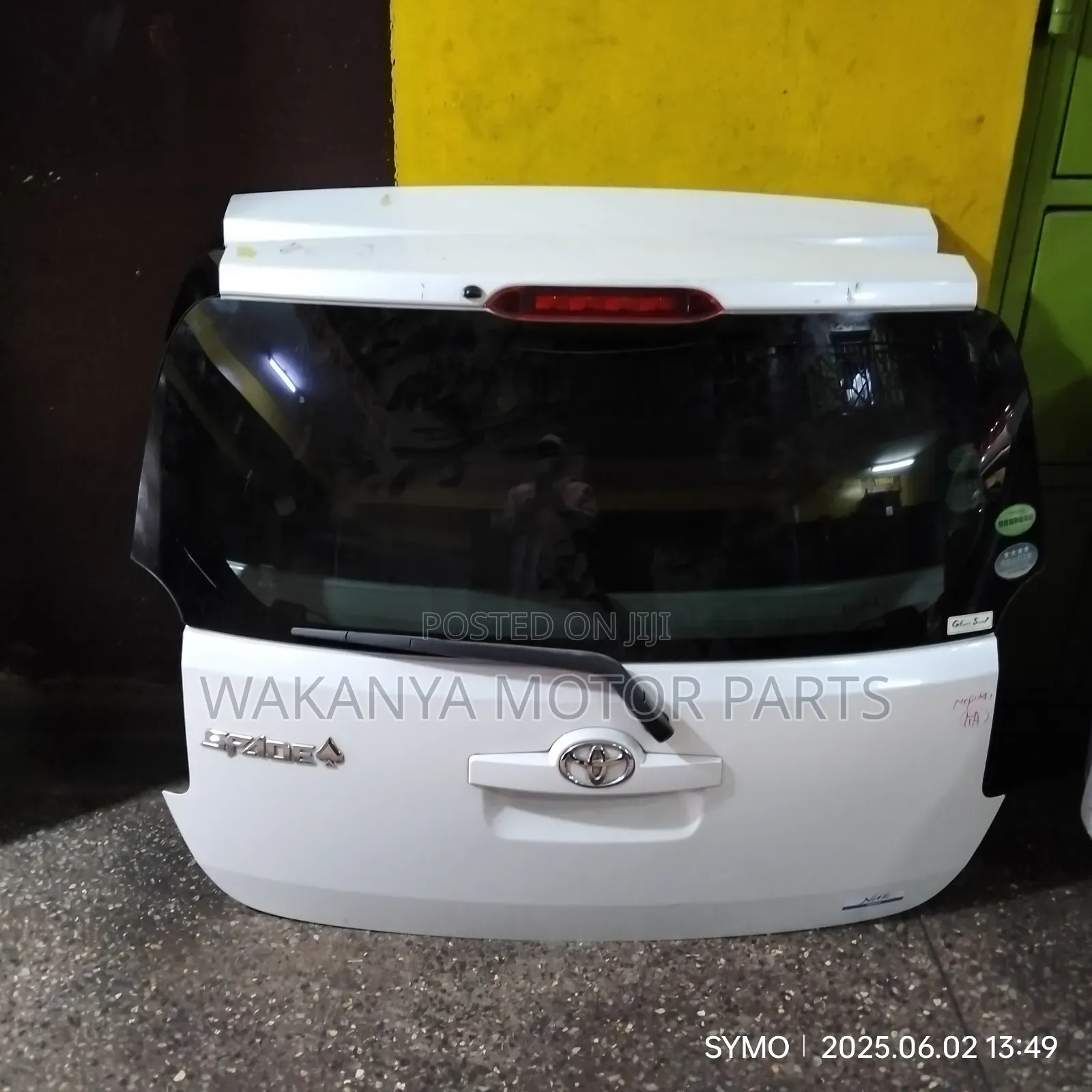 Toyota Spade Tailgate/Boot/Trunk, Model 2012/2016. Ex Japan