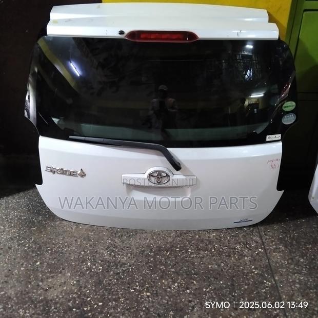 Toyota Spade Tailgate/Boot/Trunk, Model 2012/2016. Ex Japan - thumbnail 2