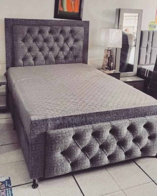 Gray Linen Mocket Tufted Bed Size 5 by 6 - main view