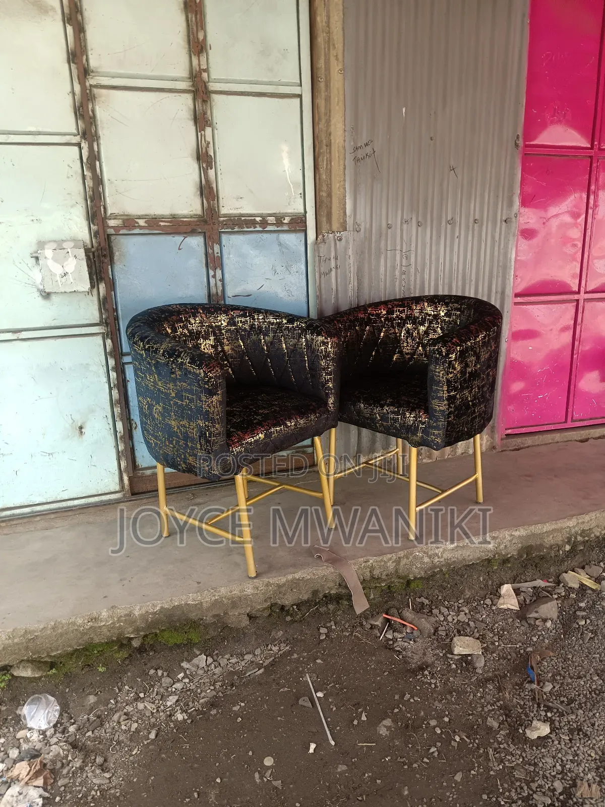 Manicure Styling Seats, Black and Gold 