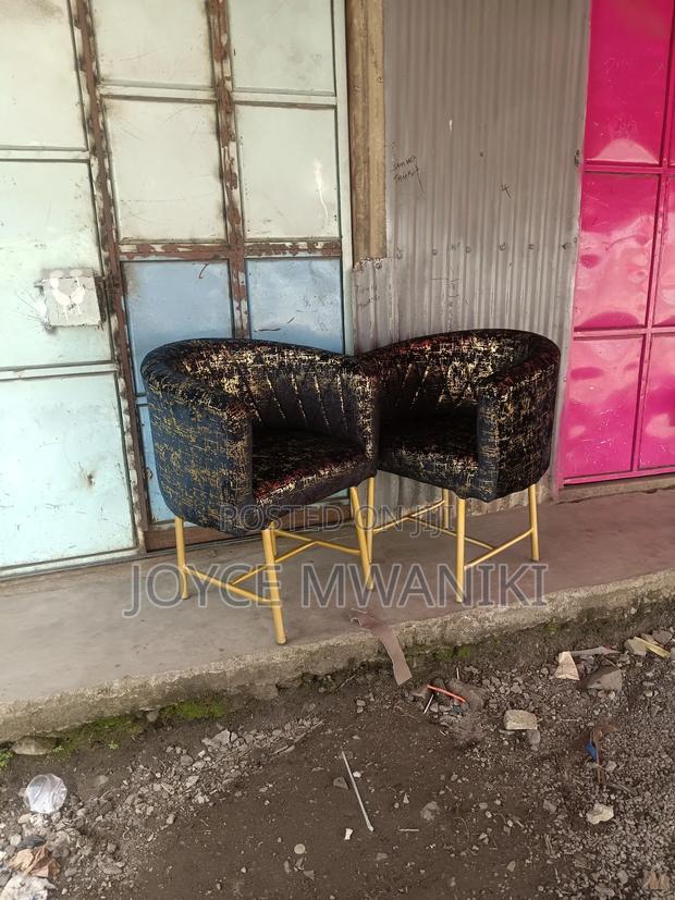 Manicure Styling Seats, Black and Gold - main view