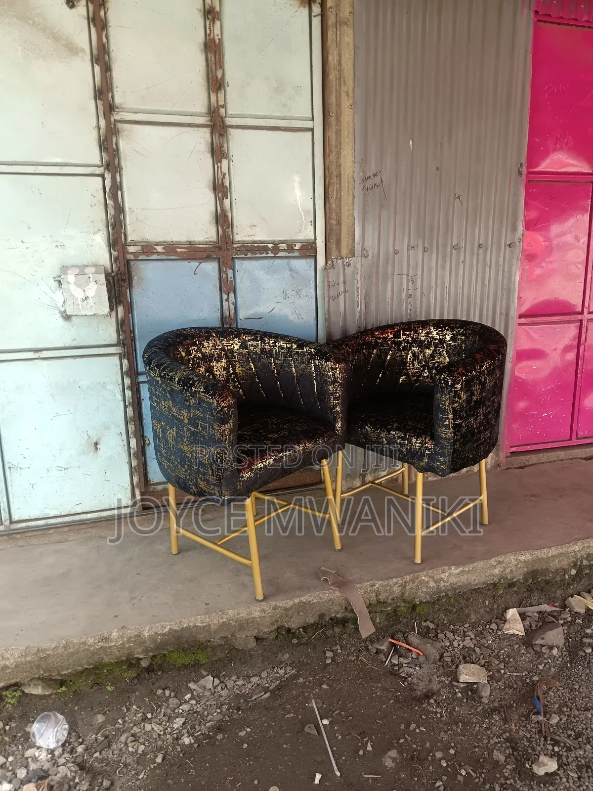 Manicure Styling Seats, Black and Gold 