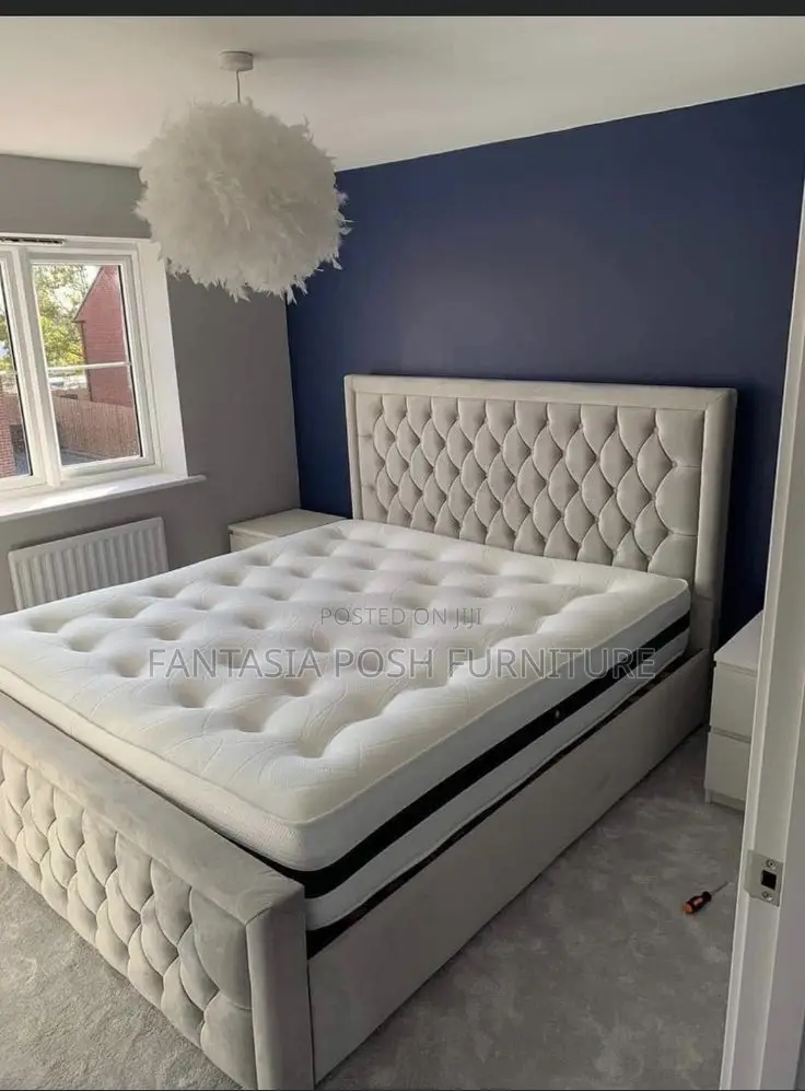 Posh 5*6 Chester Bed in Light Gray Upholstery