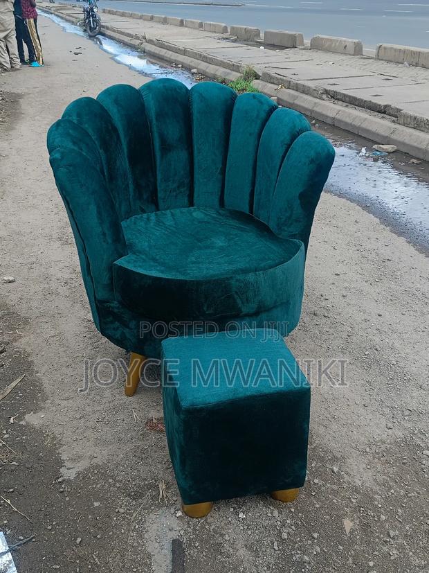 Jungle Green Pedicure Flower Seat and a Pouf - main view