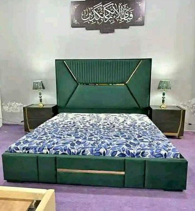 5*6 Deep Green Velvet Mocket Bed - main view
