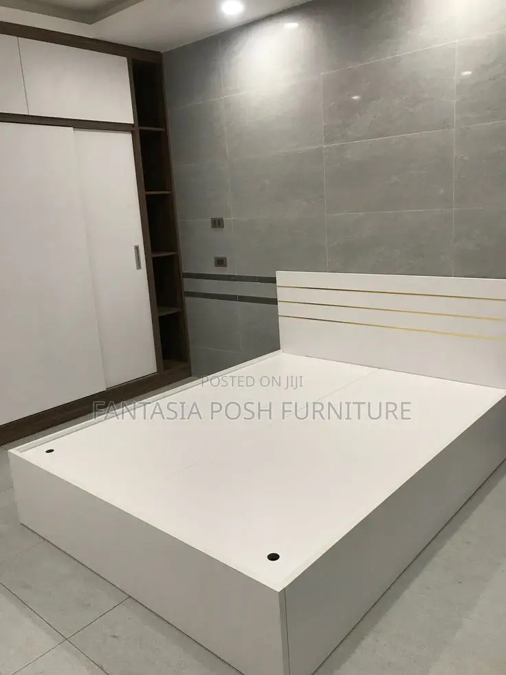 5*6 Crisp White Hardwod Bed With Gold Accent