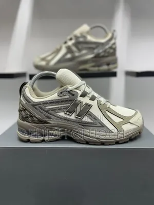*New Balance 1906r Mocha
38-45