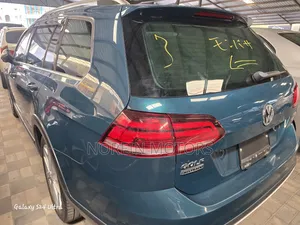 Volkswagen Golf Alltrack 2018 Blue