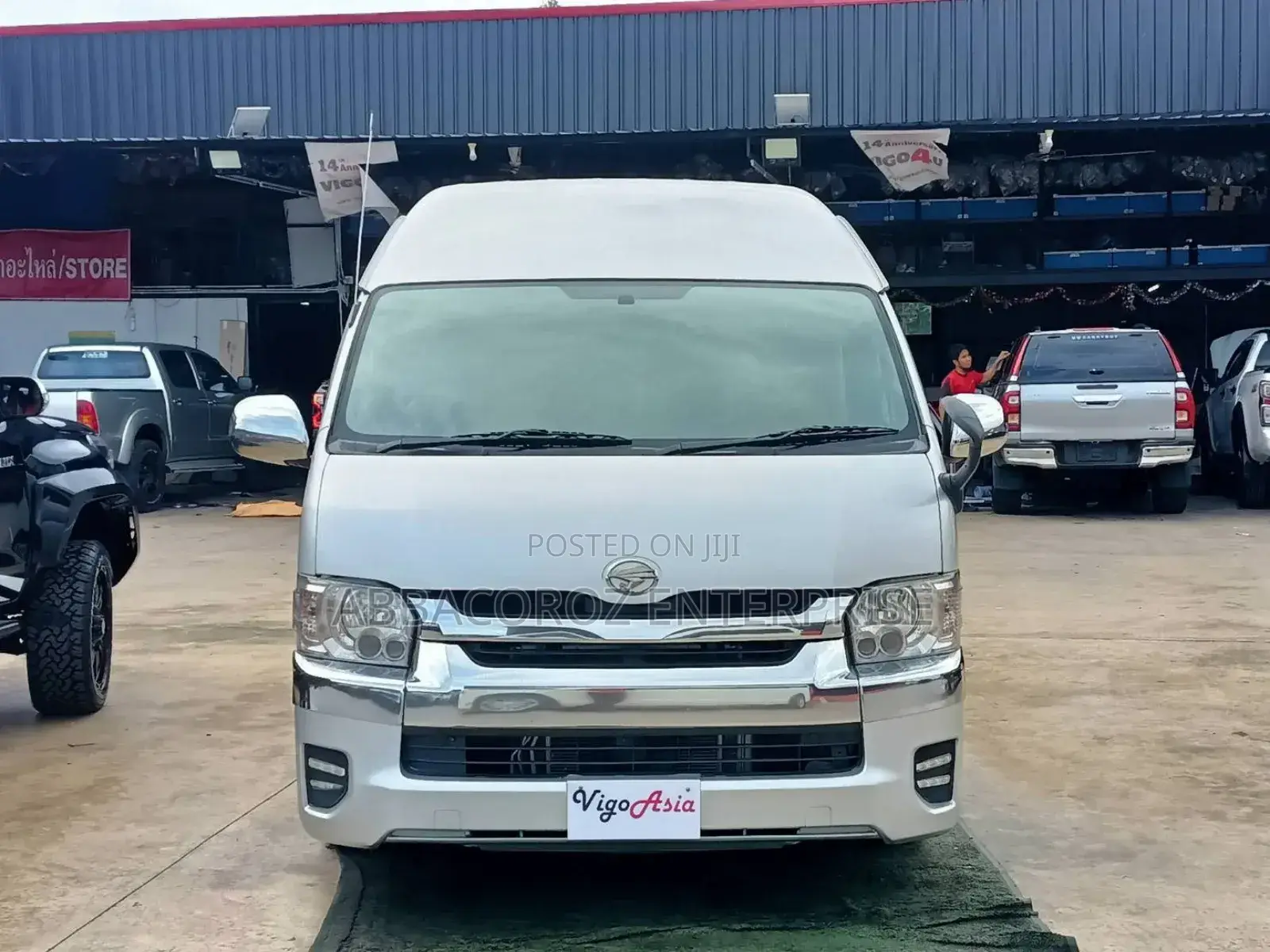 Toyota Grand HiAce 2018 Silver