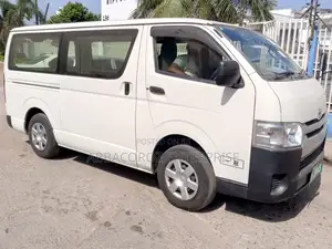 Toyota HiAce 2017 White
