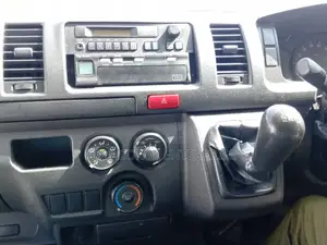 Toyota HiAce 2017 White