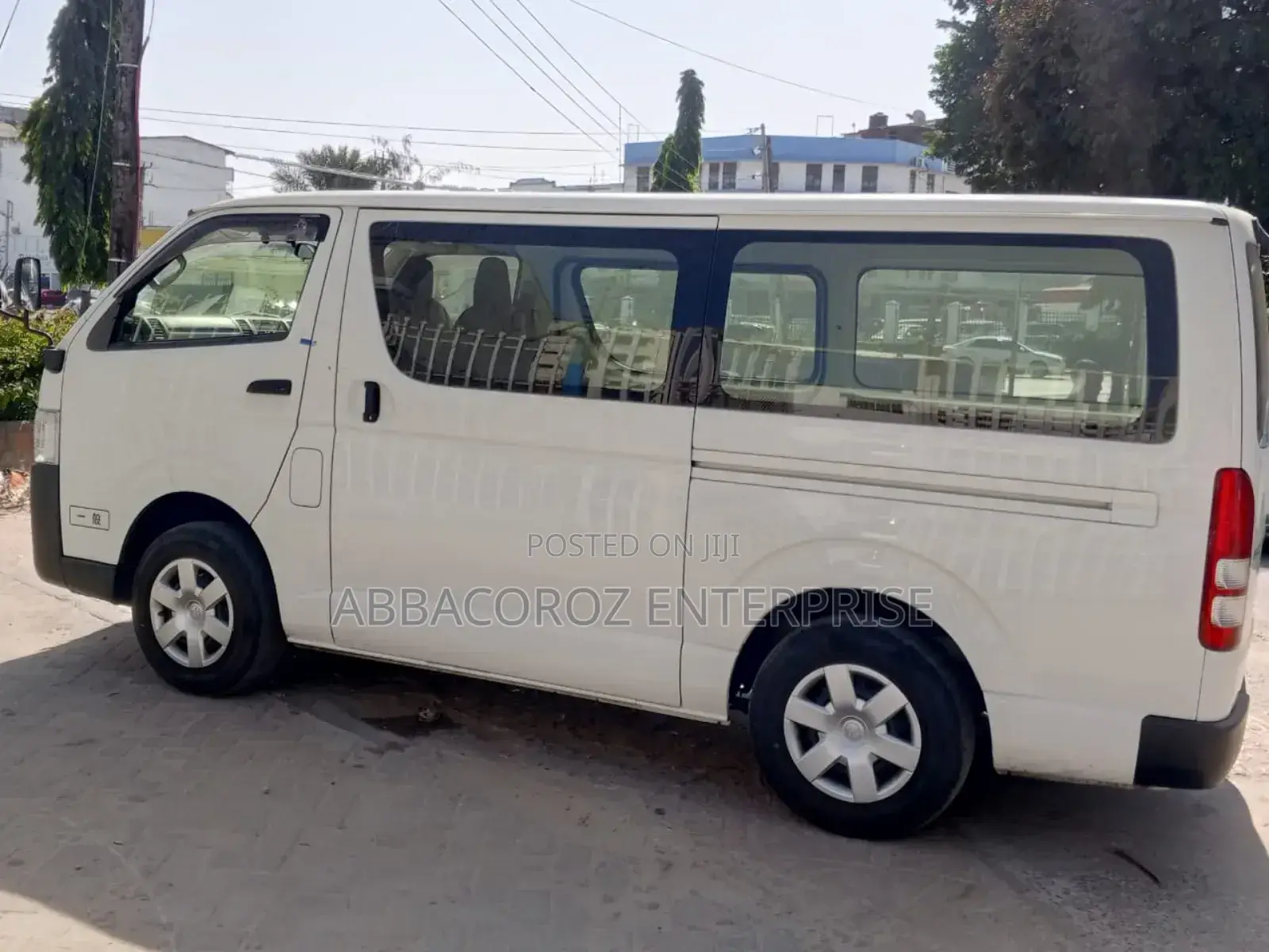 Toyota HiAce 2017 White
