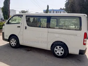 Toyota HiAce 2017 White
