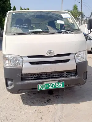 Toyota HiAce 2017 White