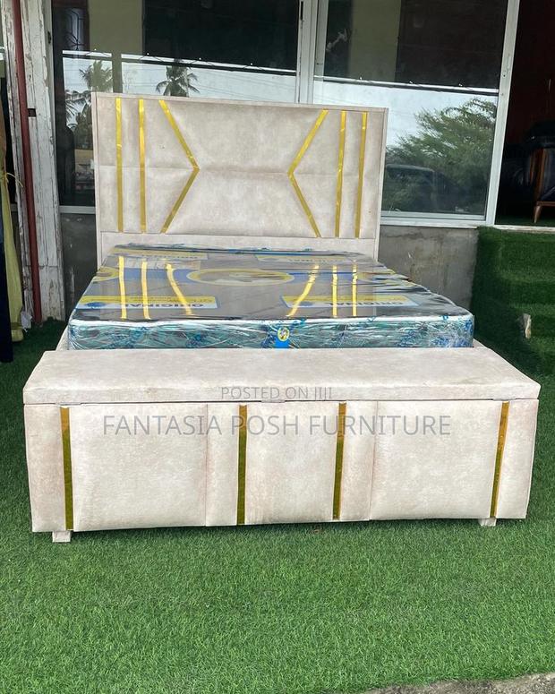 5*6 Trendy Mocket Bed in Cream Fabric