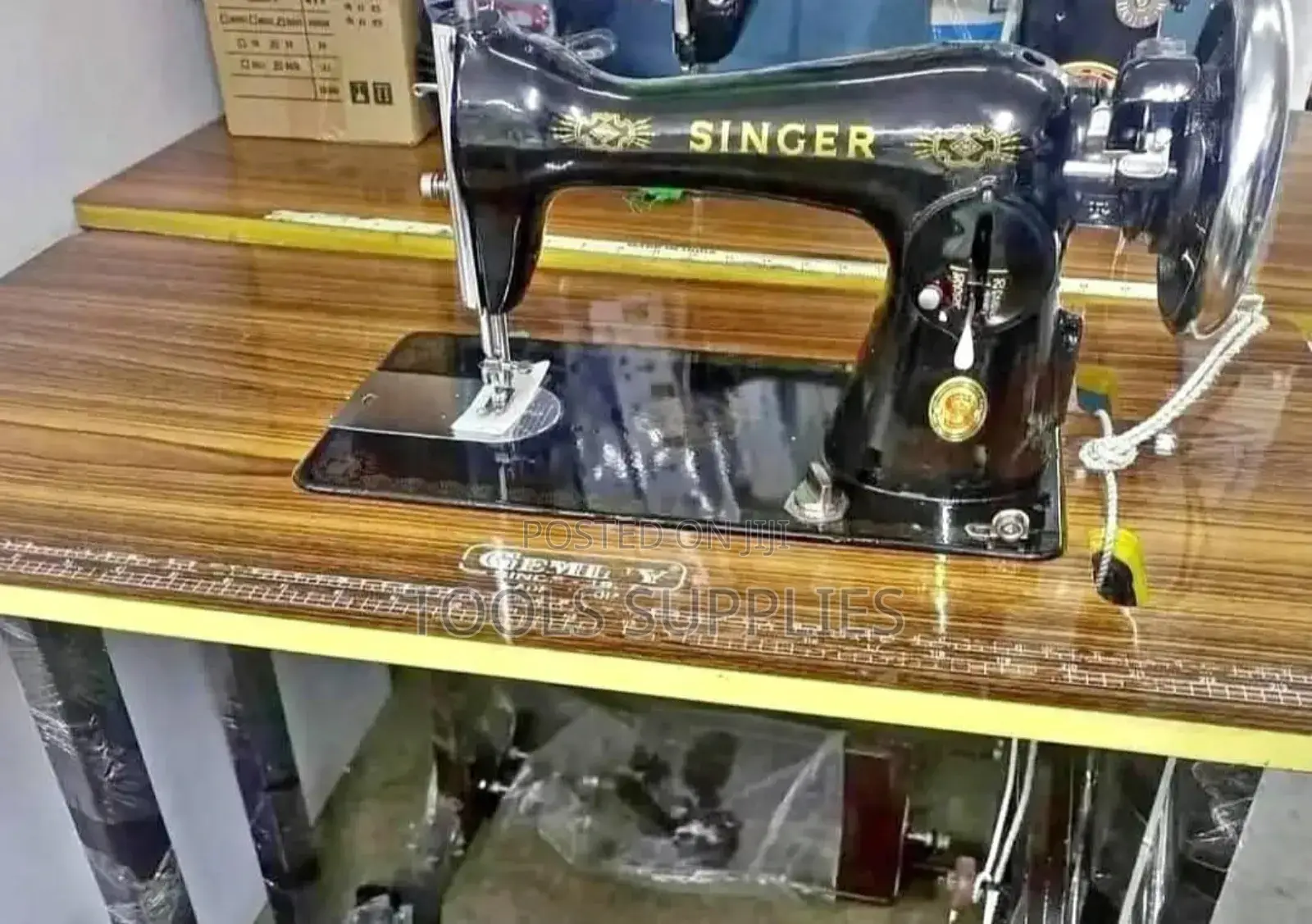 Singer Sewing + Table