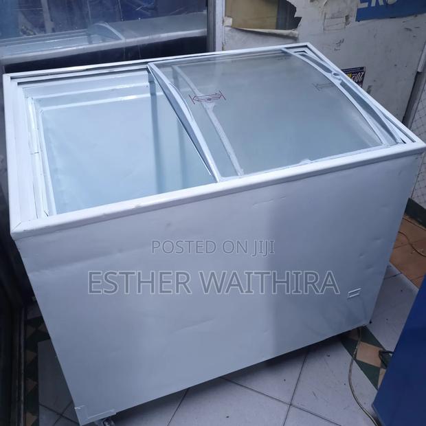 Well Maintained Display Freezer