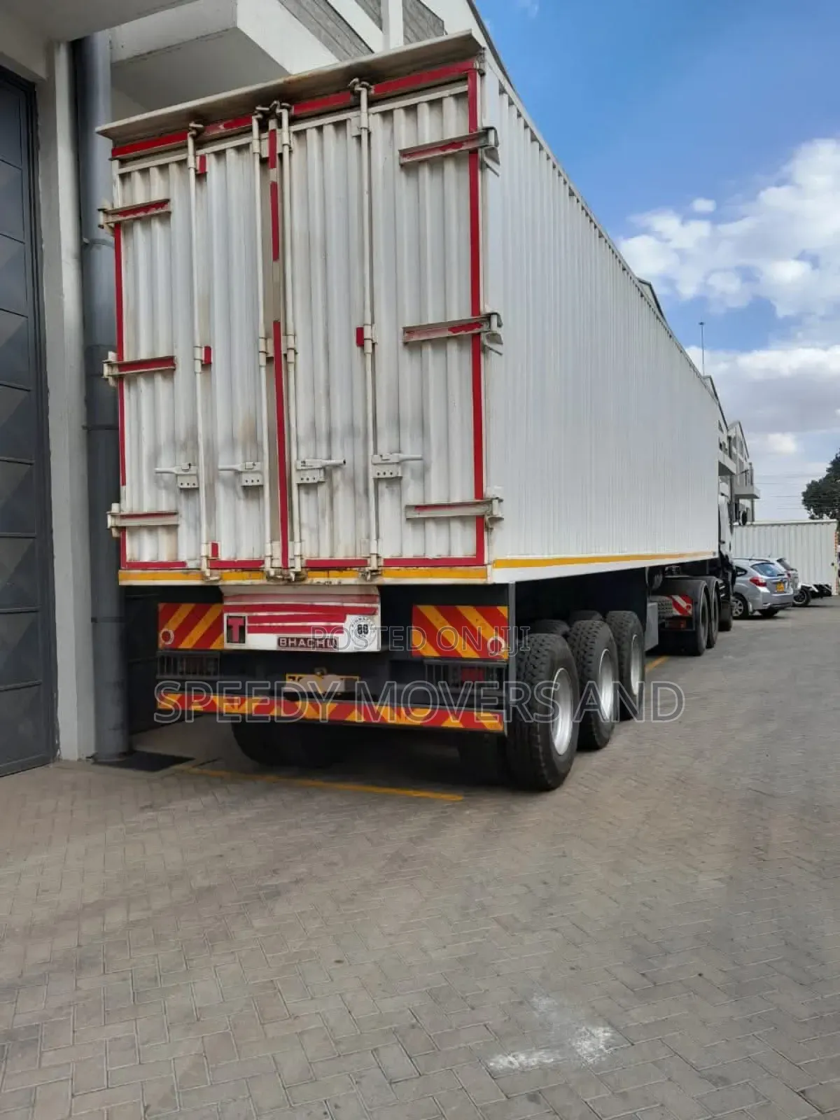 Containerized Trailer Accessible for Inter.County Transport