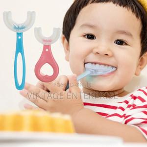 Kids U- Shaped Toothbrush - thumbnail 2