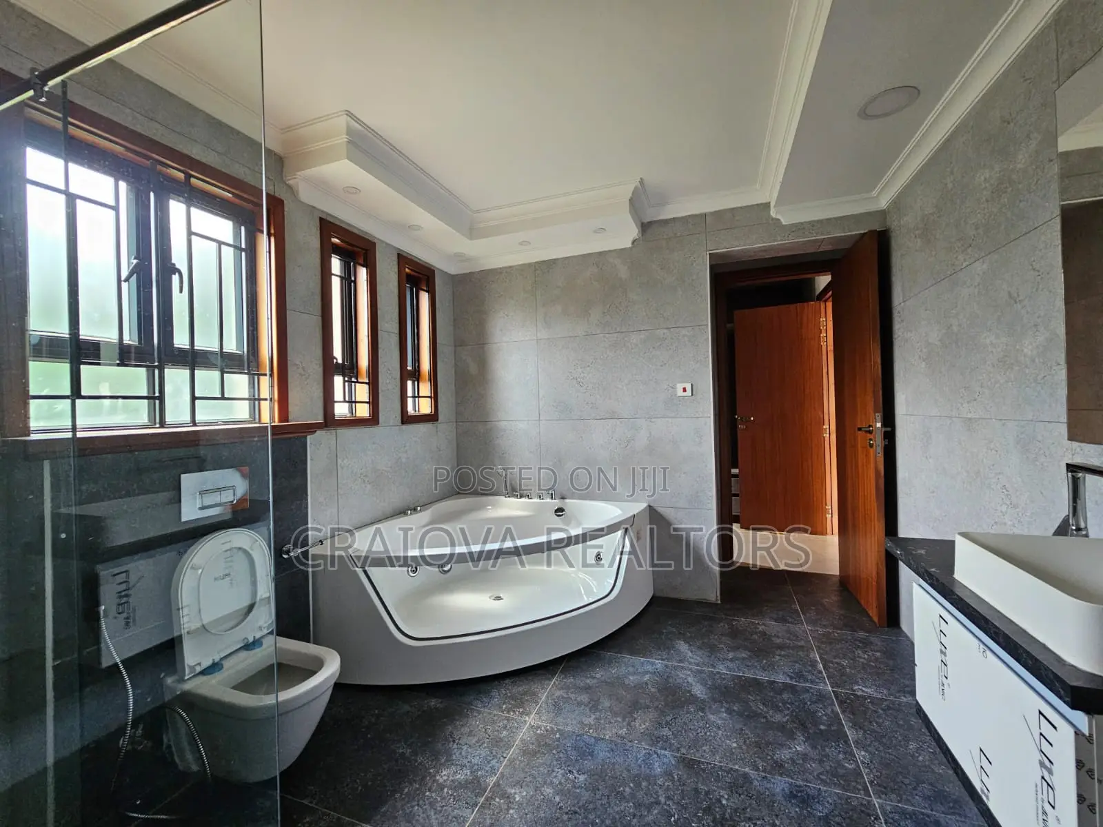 5bdrm Villa in Lavington for sale