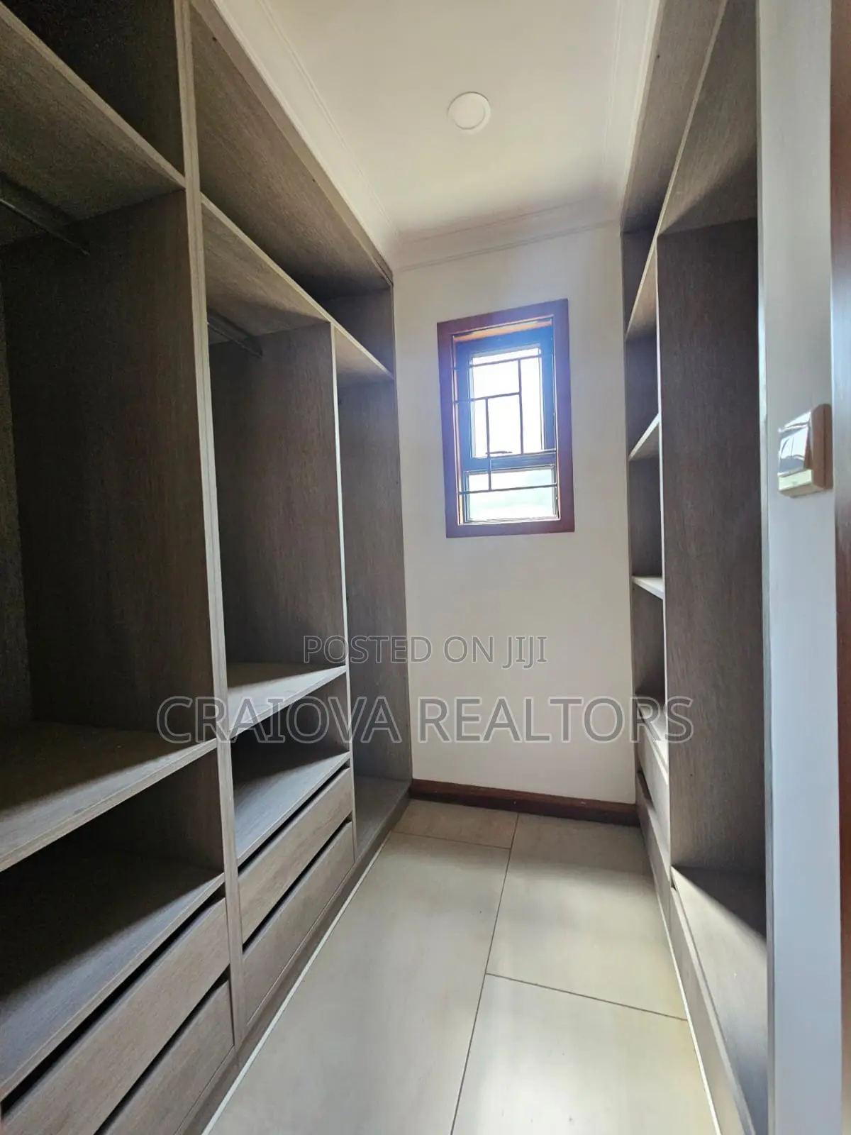 5bdrm Villa in Lavington for sale