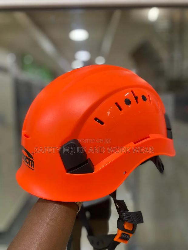 Work At Height Helmet With Sweat Resistant Padding.