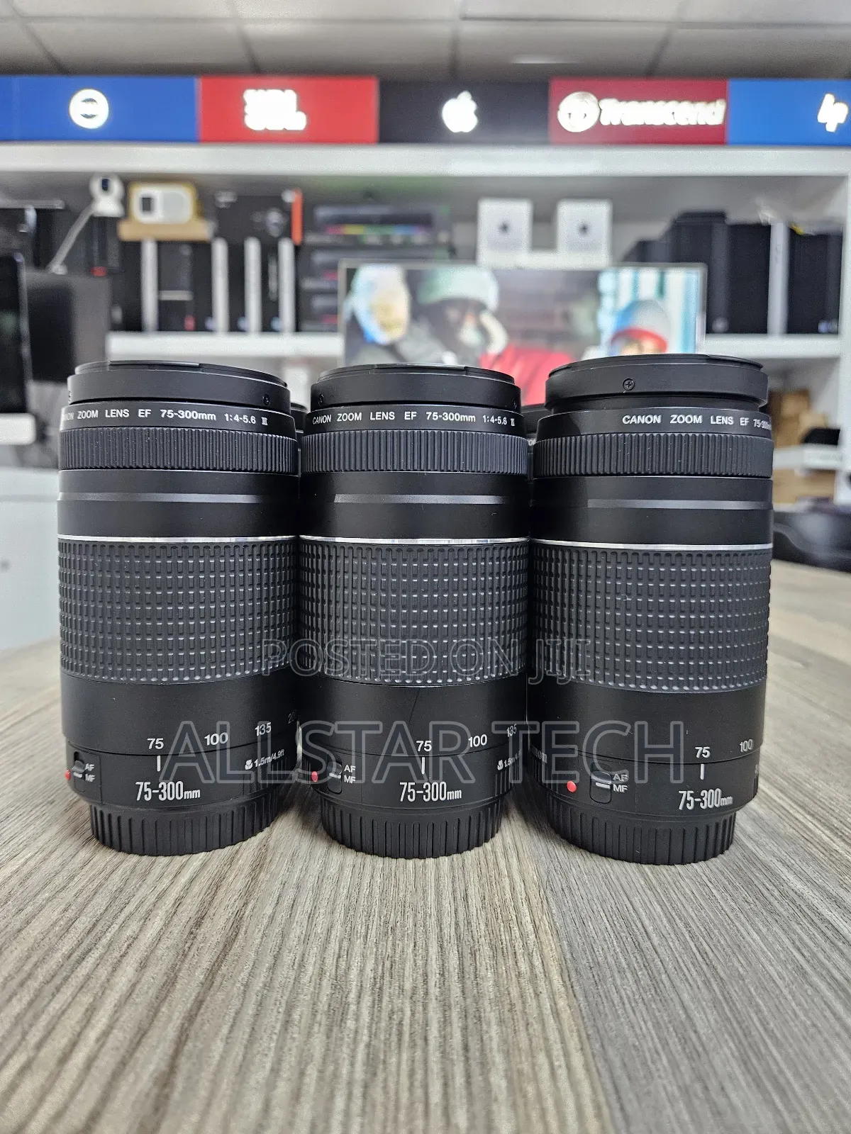 Canon Ef 75-300mm Zoom. Lens
