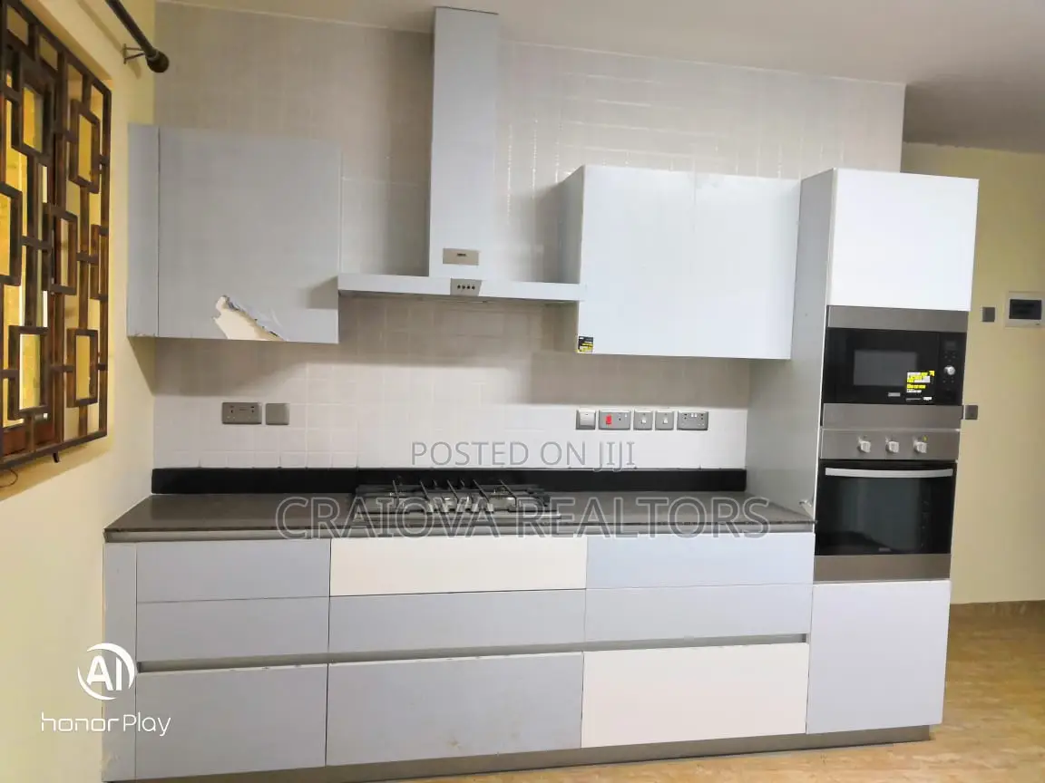 5bdrm Townhouse/Terrace in Lavington for sale