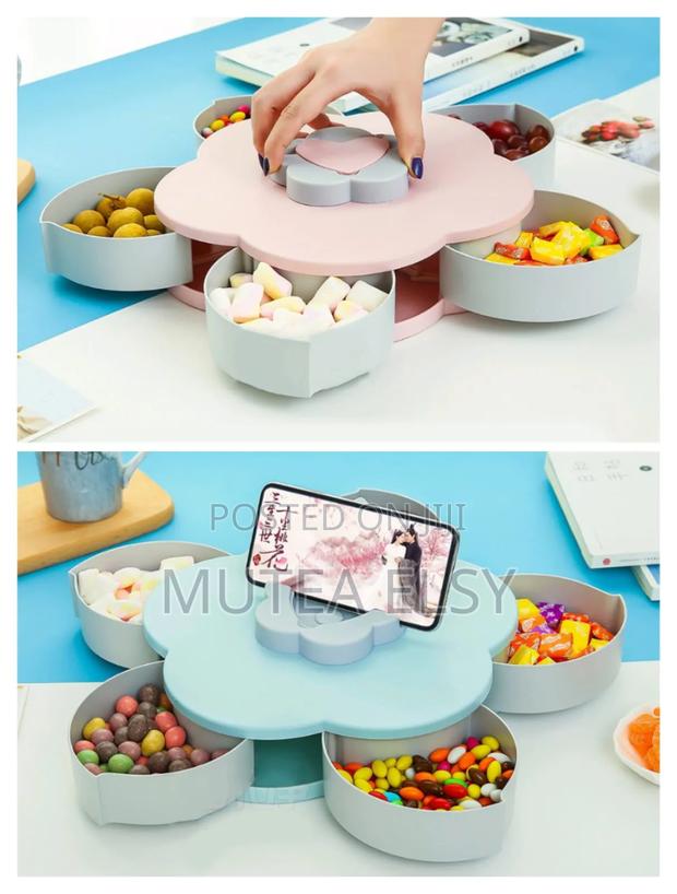 Rotating Petal Tray Snacks - main view