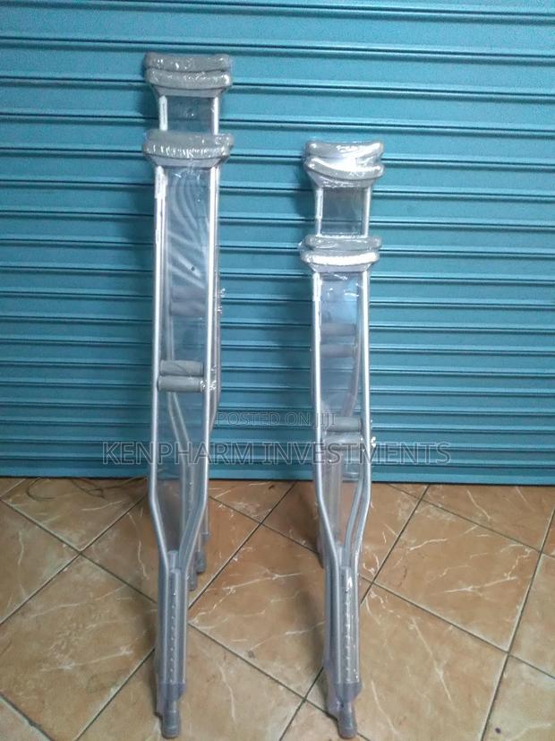 Auxiliary Crutches; Under-Arm; Und102 - main view