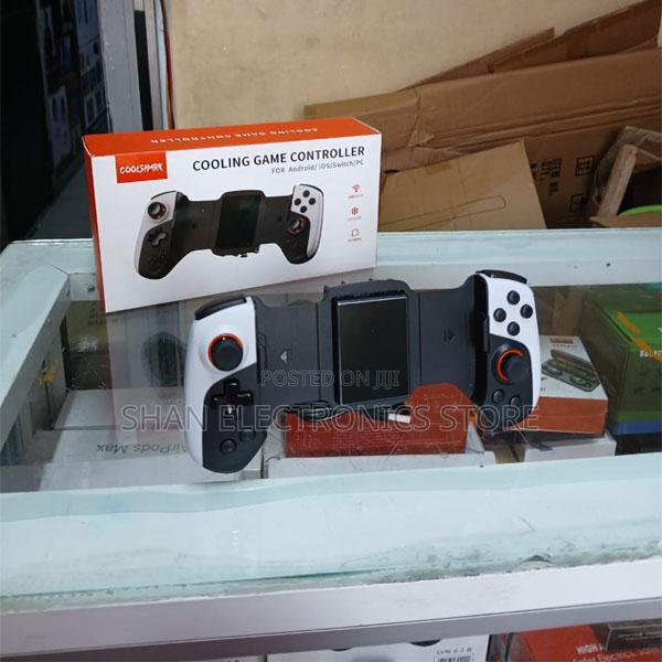 Black (2nd Gen) Backbone One Usb-C Mobile Gaming Controller - main view