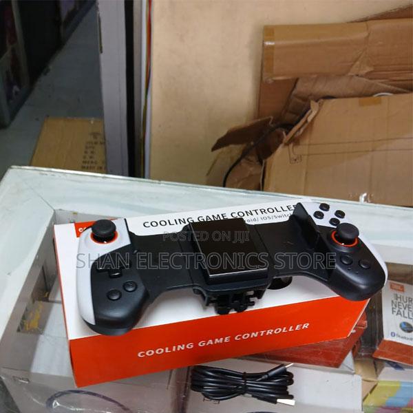 Gamwing Type-C Mobile Game Controller / Wireless Controller - main view