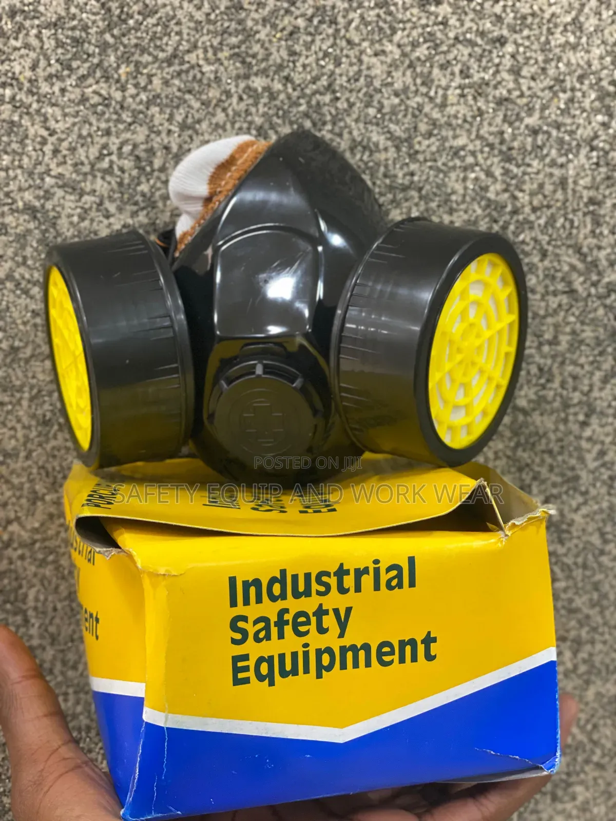 Chemical Respirators With Dual Vent Catridges