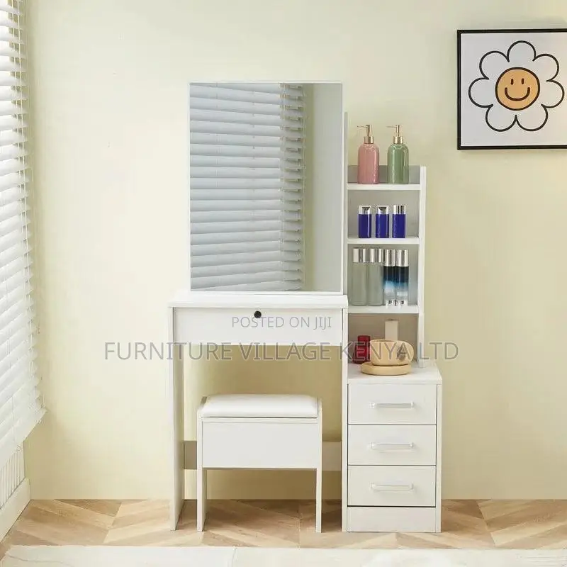 Dresser:Wooden Imported Dressing Table With Mirror