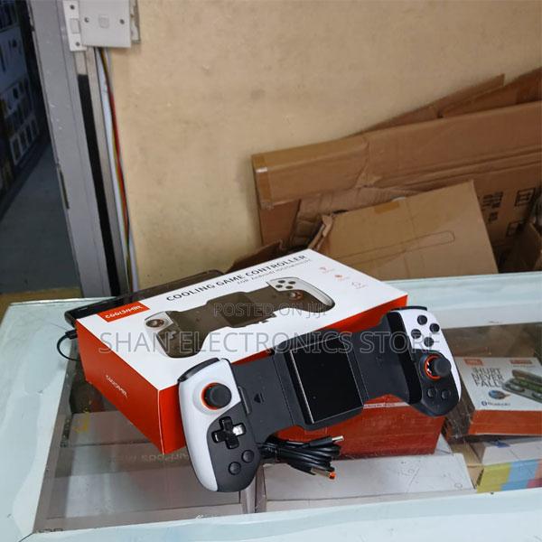 Type-C Mobile Phone Gaming Controller Bluetooth/= Black - main view