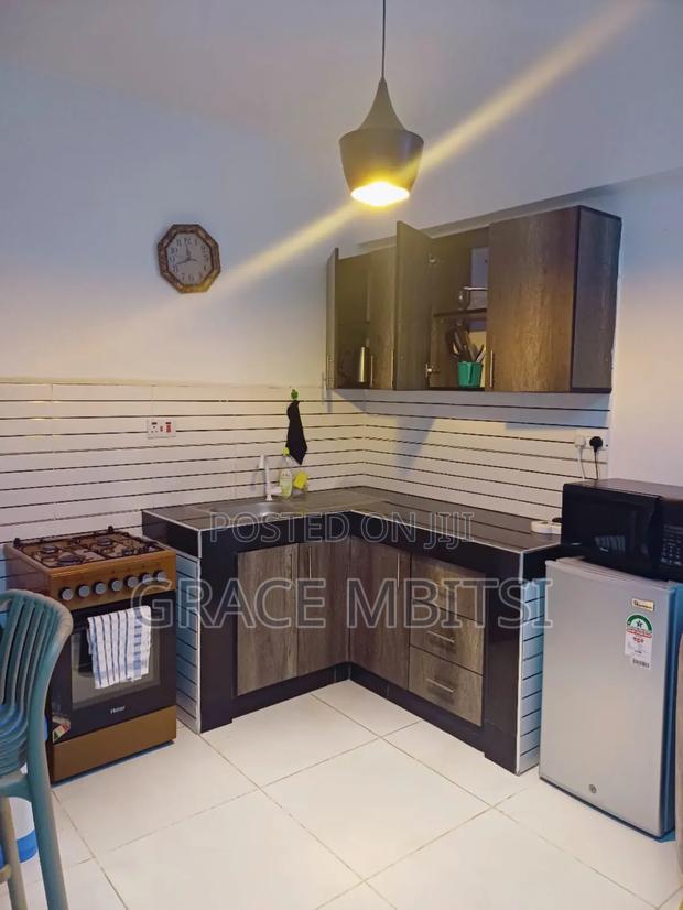 Lavish Studio Apartment With Balcony at Bombolulu - thumbnail 7