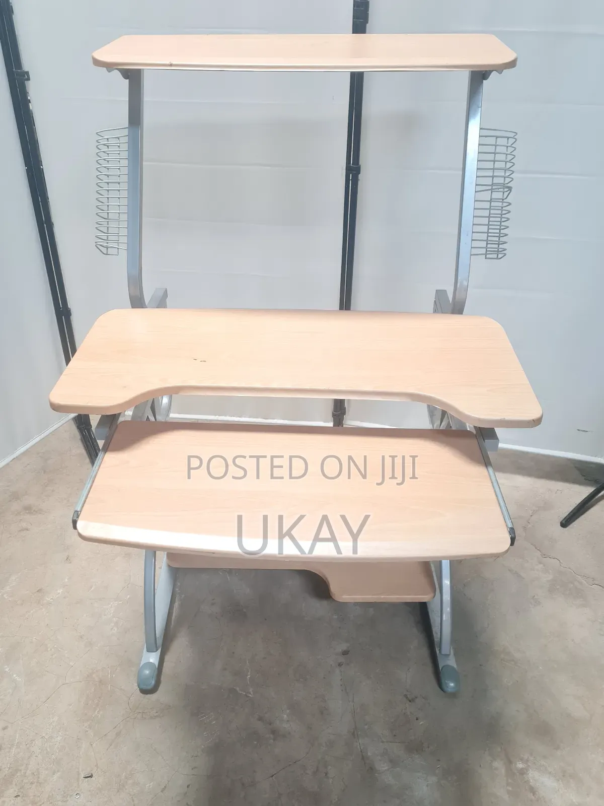 Uk- Computer Desk.
