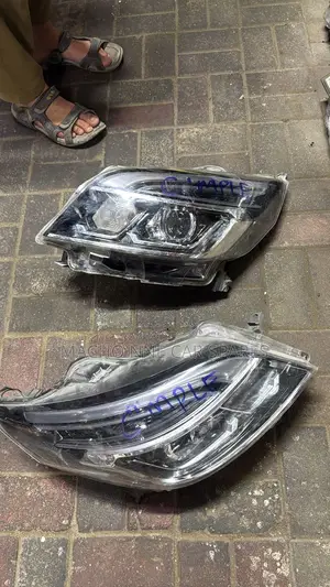 Nissan Days Roox Xenon Headlight
