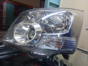 Noah 2008 Headlights