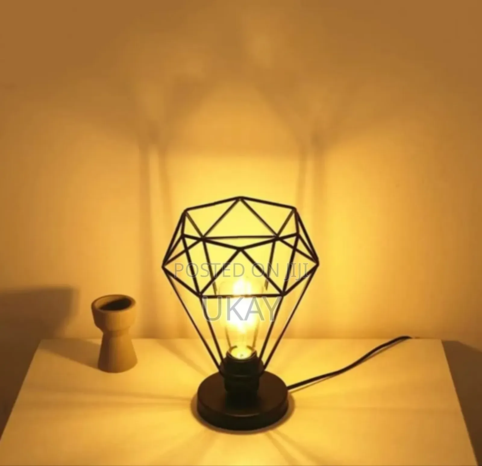 Uk- Nordic Style Iron Wire Table Lamp.
