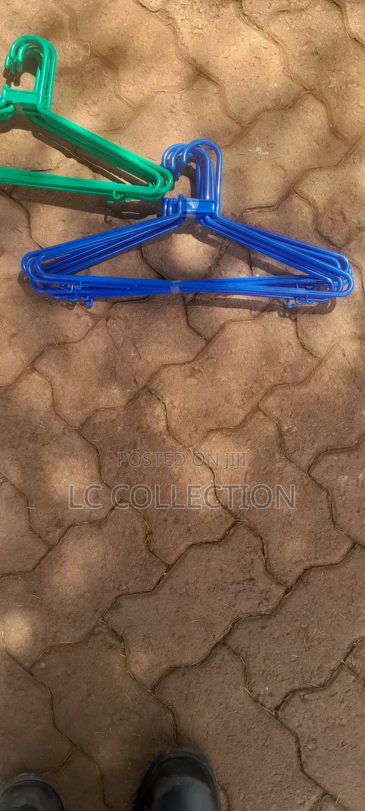 12 Pieces Plastic Hangers