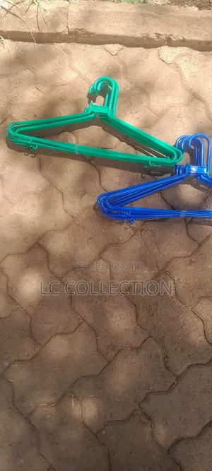 12 Pieces Plastic Hangers