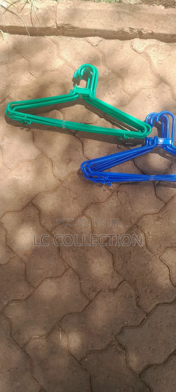 12 Pieces Plastic Hangers