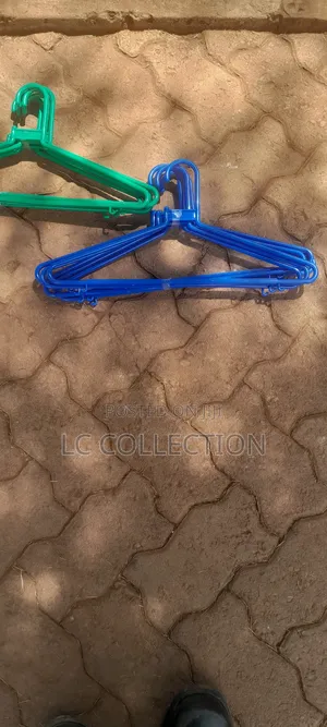 12 Pieces Plastic Hangers