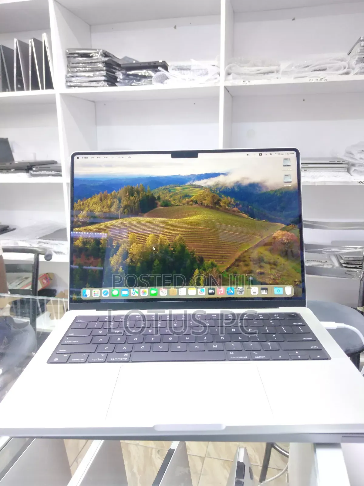 Laptop Apple MacBook Pro M1 16GB Apple M1 Pro SSD 1T