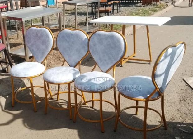 Salon Hearts Seats With Metal Frame. - main view