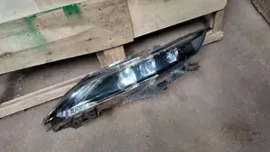 Toyota Harrier Zsu Left Headlight