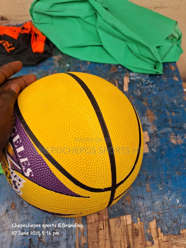 Quality Netball Ball(Spalding) - thumbnail 3